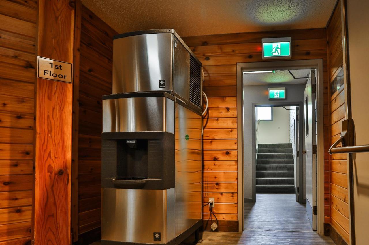 Griz Inn By Stayin Fernie Exterior foto