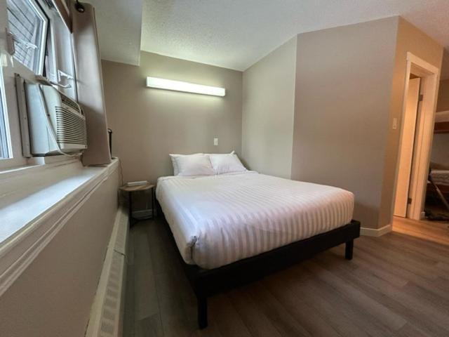 Griz Inn By Stayin Fernie Quarto foto